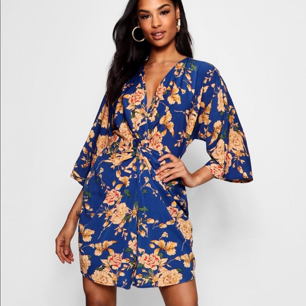 BOOHOO FLORAL KIMONO DRESSS
